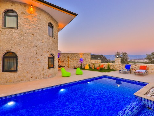  gece  -  Kasım
  | Seydikemer Karadere’de Hamamlı, Saunalı Lüks Villa